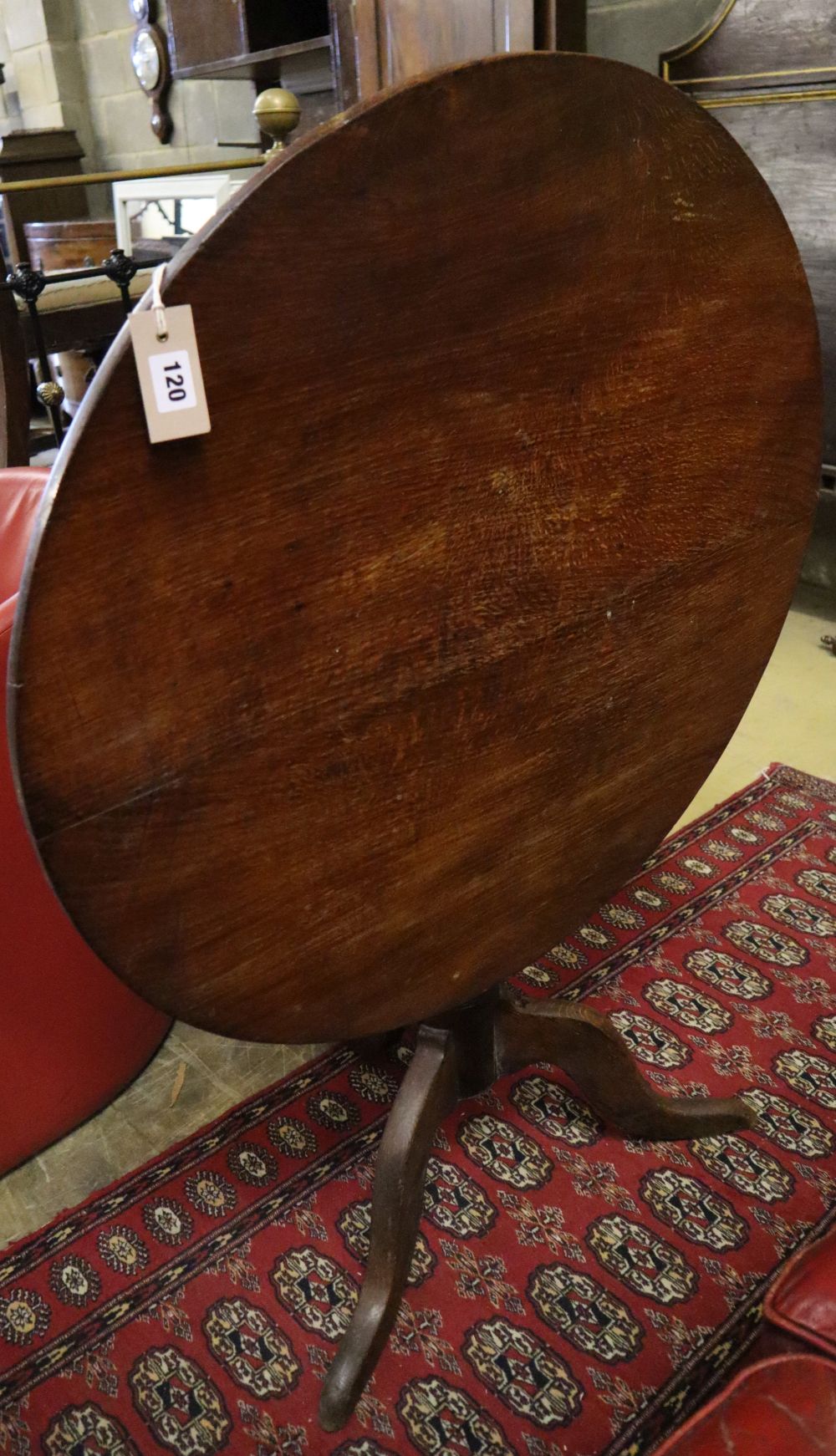 A George III oak circular tilt-top tea table, diameter 80cm